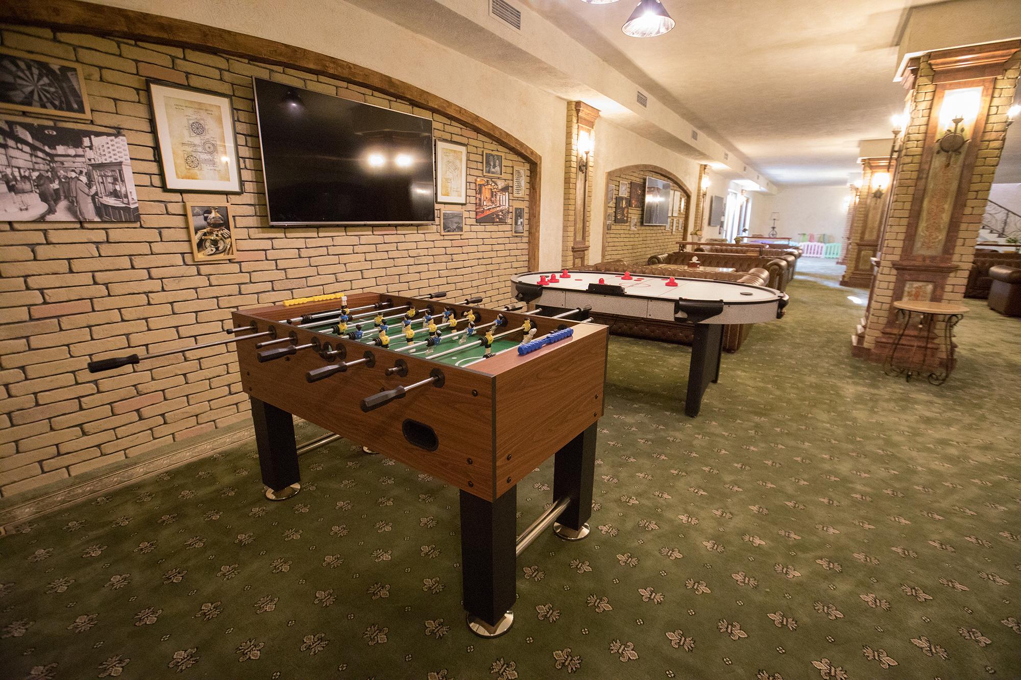 Caucasus Hotel Kasagh Exteriér fotografie The game table at the 2016 G7 summit