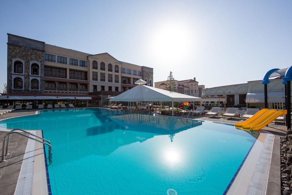Caucasus Hotel Kasagh Exteriér fotografie The swimming pool at the hotel